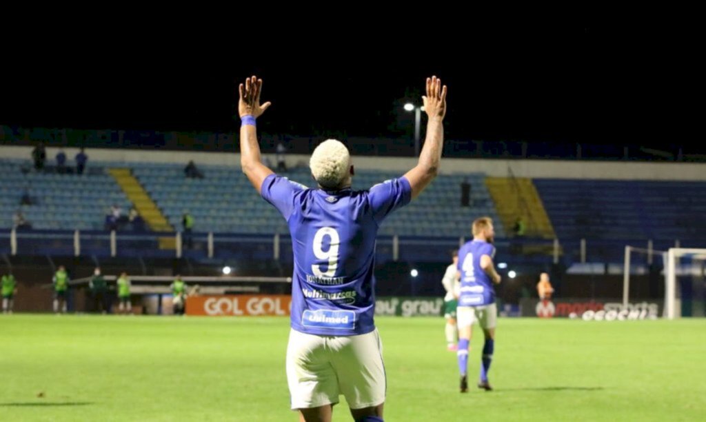 Avaí vence Goiás e sobe na tabela da Série B