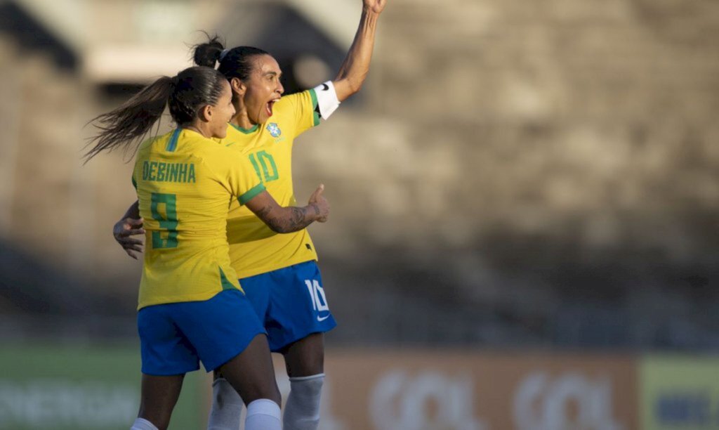 Com golaço de Marta e brilho de novata, Brasil bate Argentina de novo