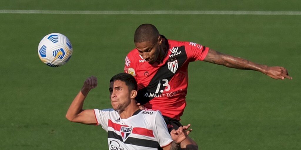 São Paulo bate o Atlético-GO e volta a vencer no Brasileirão