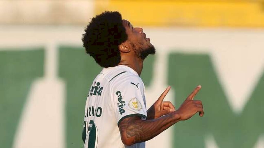 Palmeiras bate a Chapecoense e volta a vencer fora de casa