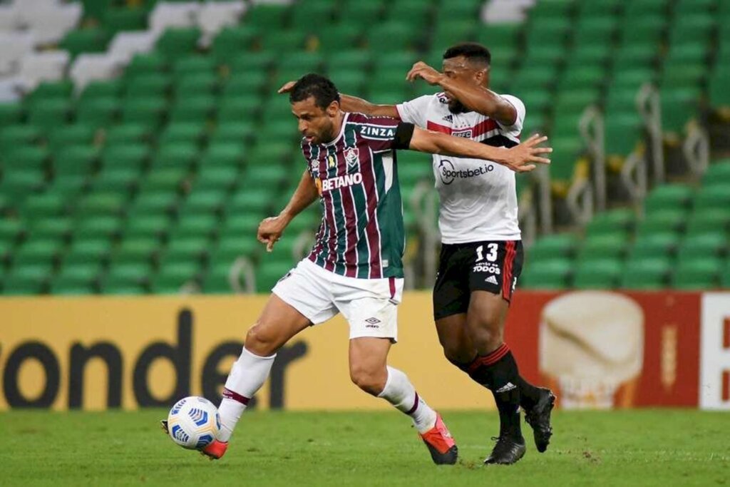 São Paulo perde para o Flu e fica perto do rebaixamento