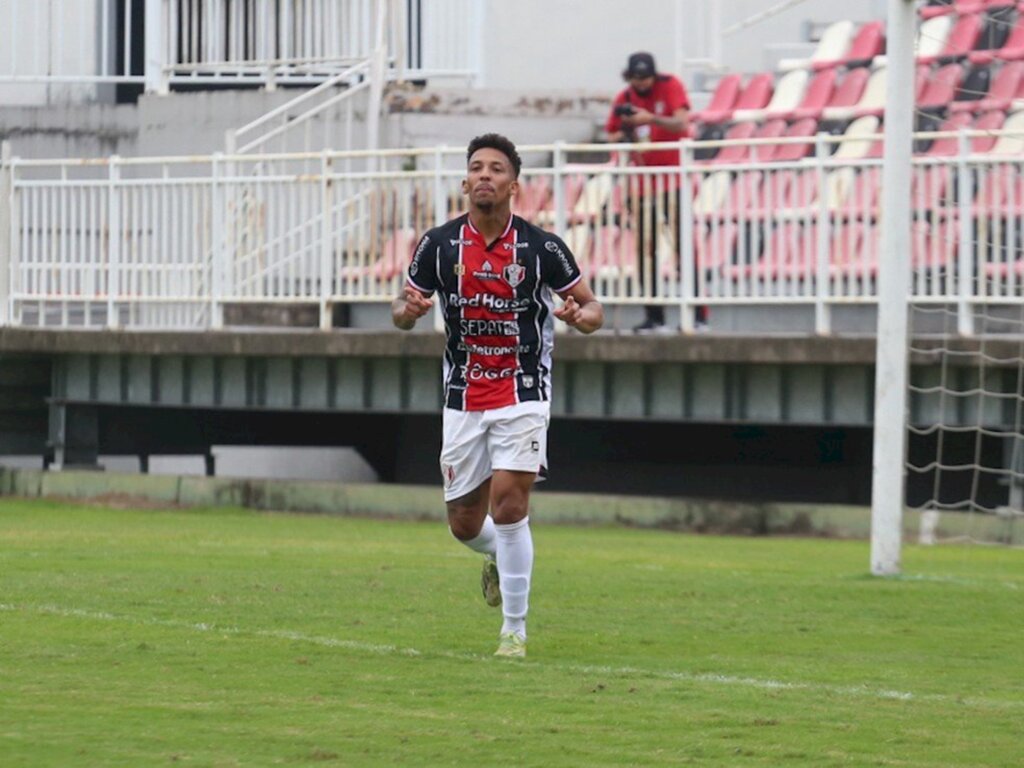 Joinville vence FC Cascavel e termina 1ª fase na liderança