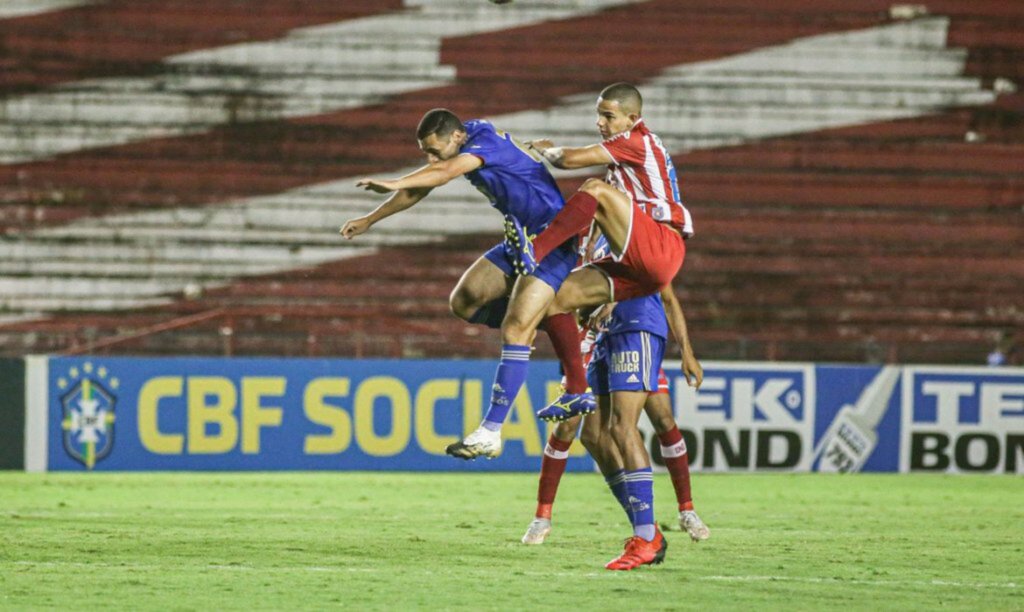 Cruzeiro derrota Náutico no Recife e se afasta do Z4