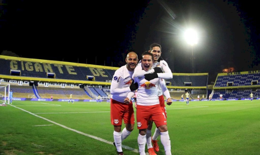 Bragantino derrota Rosario na Argentina