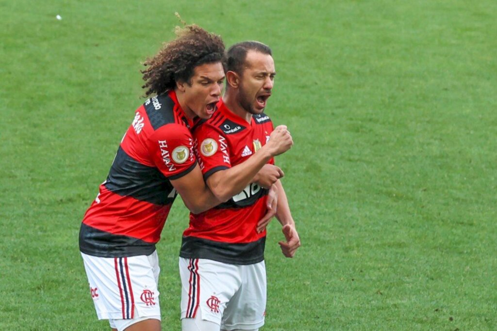 Flamengo bate Corinthians e vence quarto jogo seguido