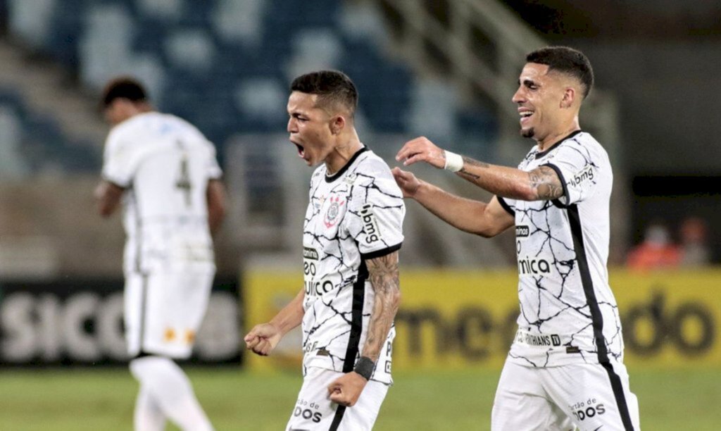 Corinthians vence Cuiabá fora de casa