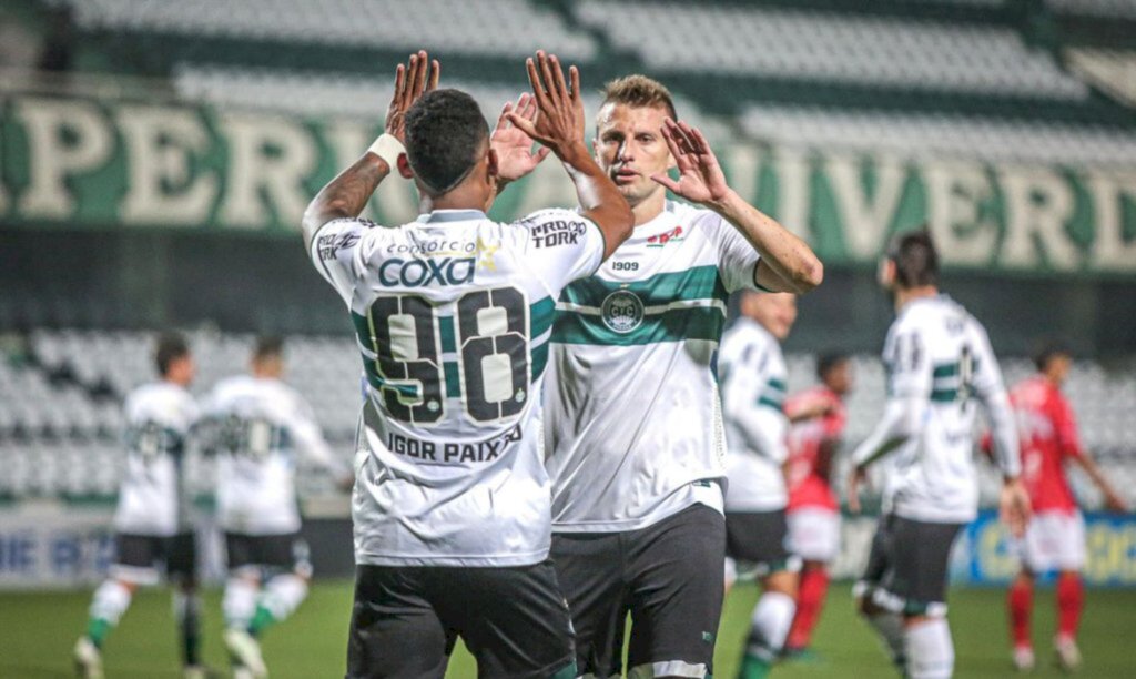 Coritiba empata com CRB e perde chance de colar no líder da Série B