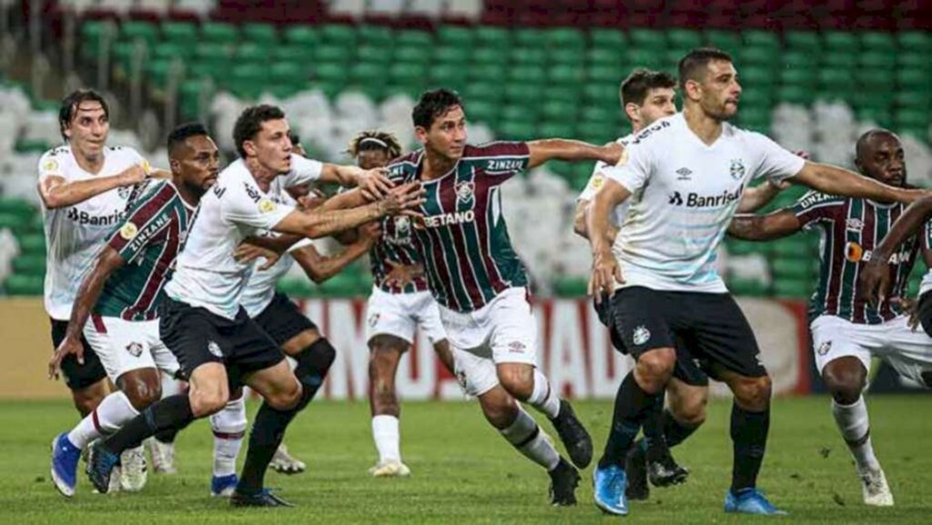 Grêmio vence o Fluminense e deixa a lanterna do Brasileirão