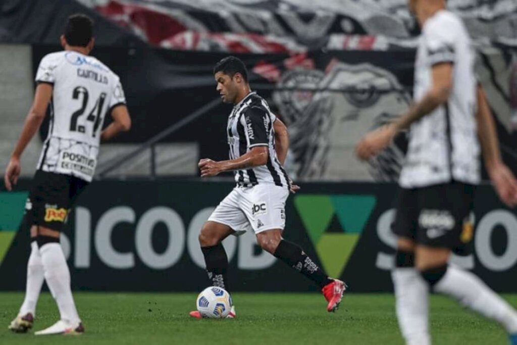 Hulk marca 2 vezes e Atlético-MG vence o Corinthians