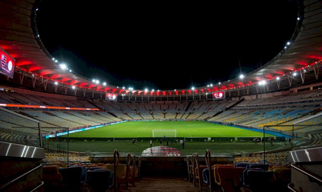 Flamengo e Chapecoense duelam no Maracanã