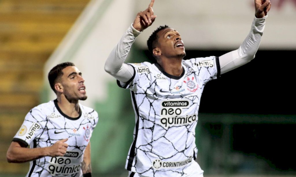 Corinthians consegue três pontos em cima da Chapecoense