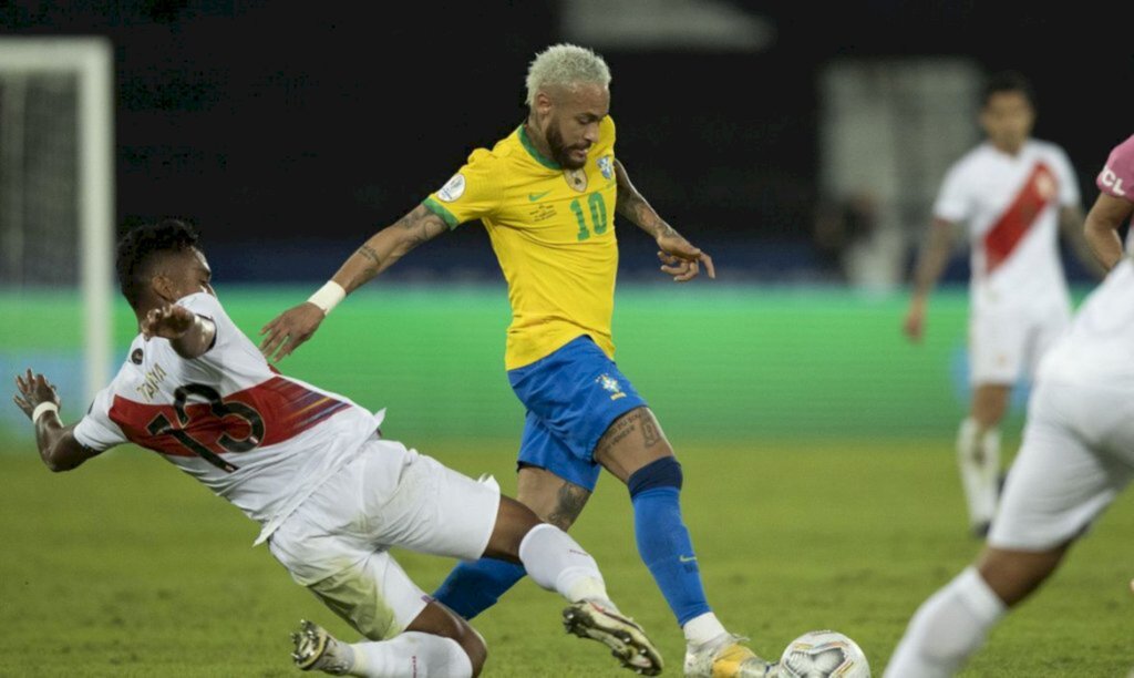 Brasil e Peru decidem vaga na final da Copa América nesta segunda