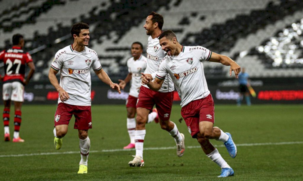 Fluminense vence Flamengo em São Paulo