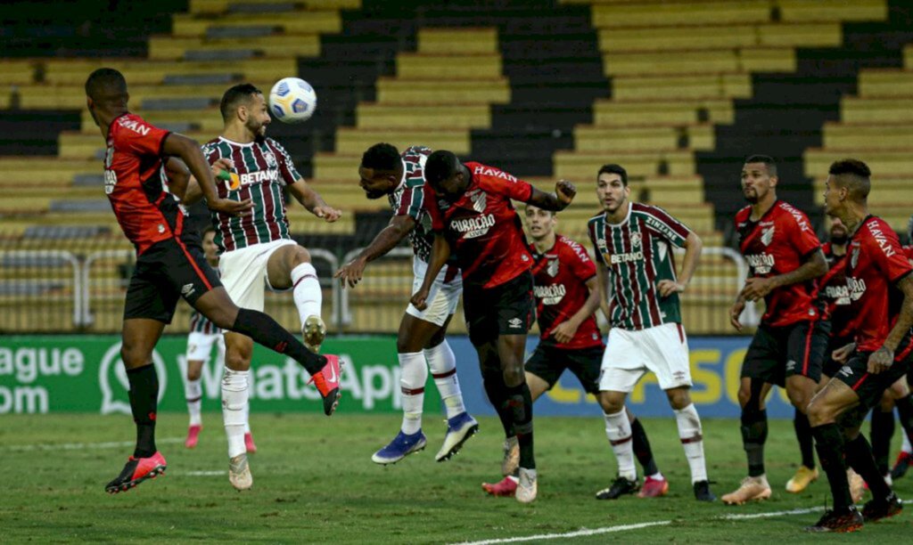 Athletico-PR supera Fluminense e permanece vice-líder