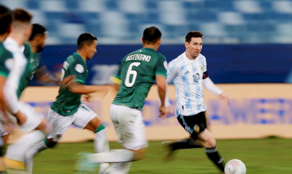 Argentina goleia Bolívia por 4 a 1