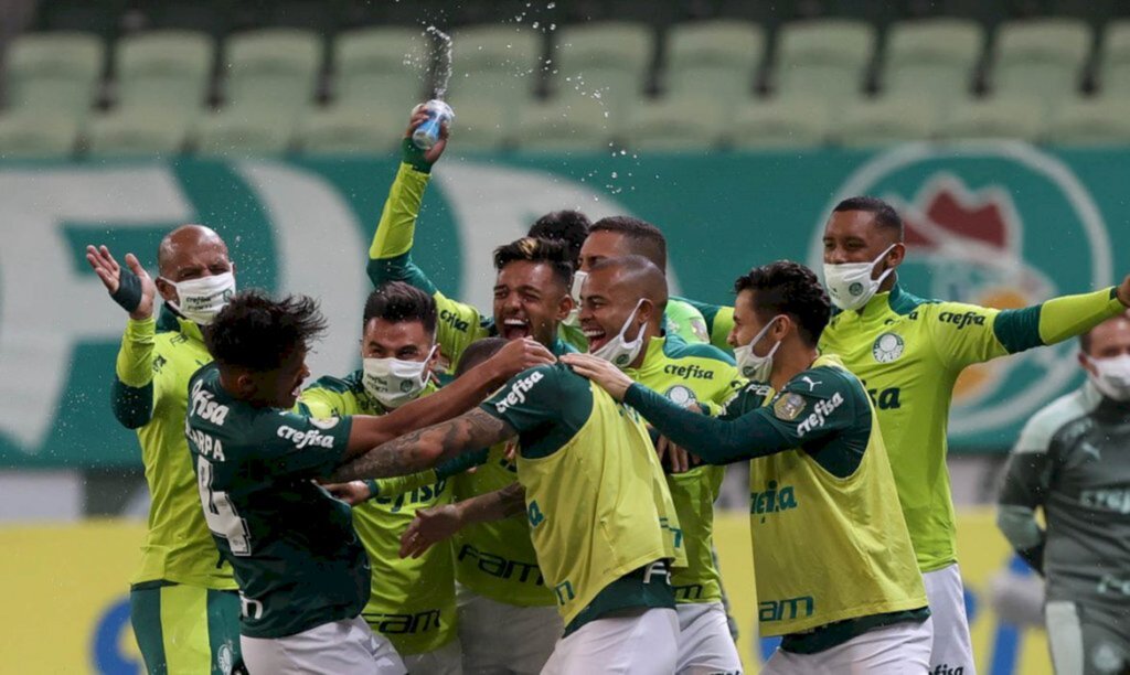 Palmeiras vence Bahia e sobe na classificação do Brasileirão