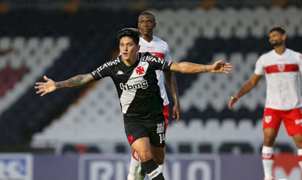 Vasco mostra eficiência, derrota CRB e vence a 1ª em casa na Série B