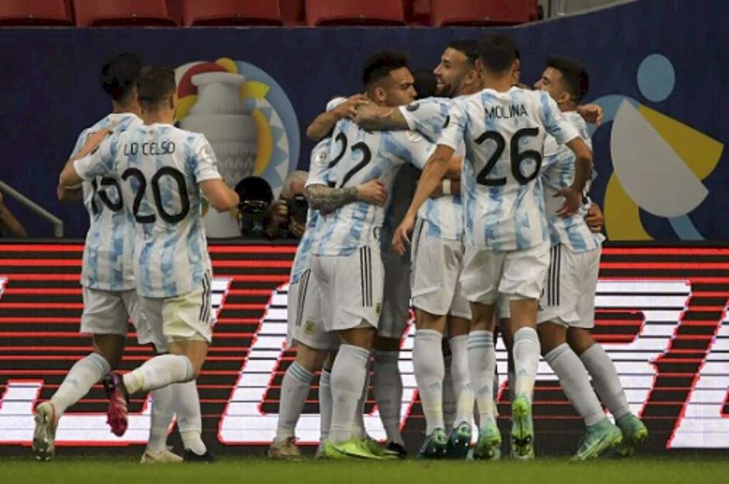 Argentina domina Uruguai e vence a primeira na Copa América