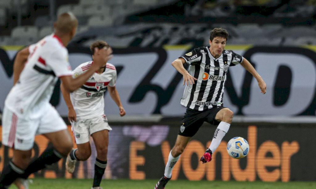 Atlético Mineiro vence São Paulo no Mineirão e avança no Brasileiro