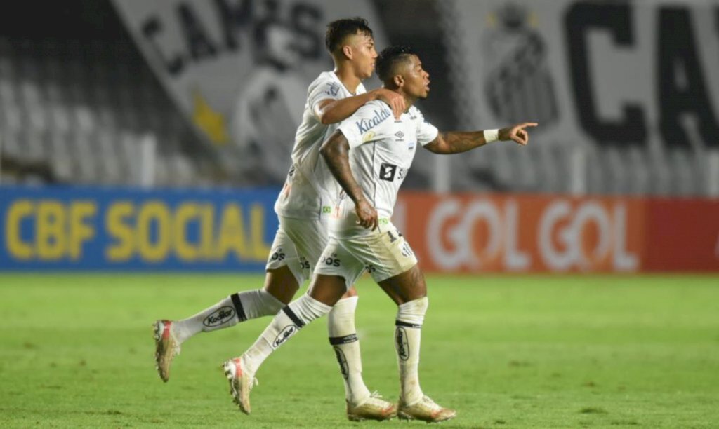 Santos vence primeira no Brasileiro