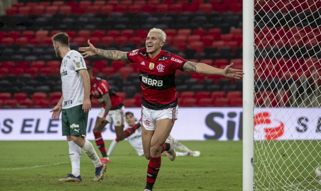 Flamengo vence Palmeiras na estreia do Brasileiro