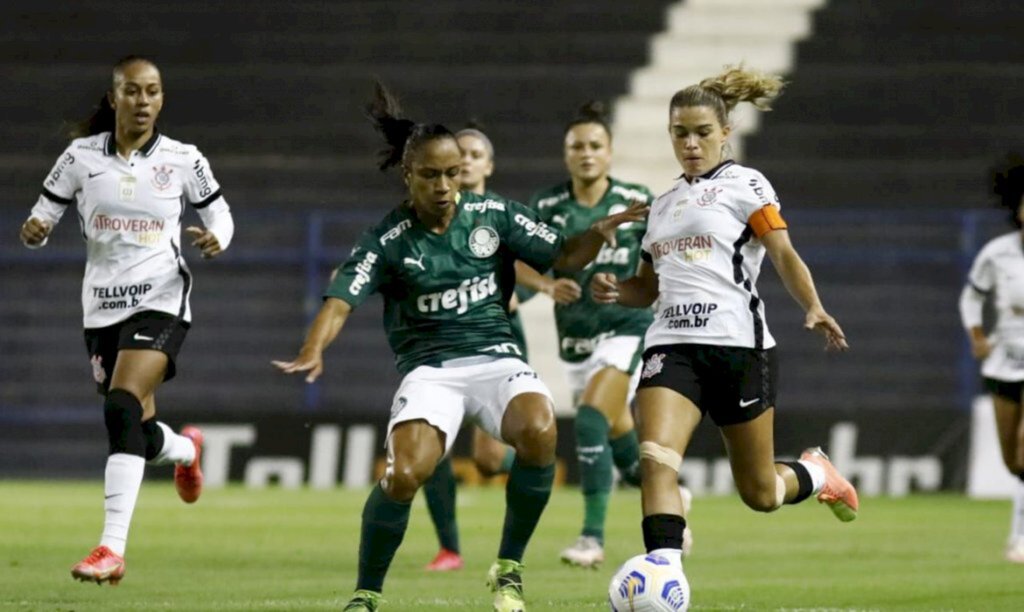 Corinthians e Palmeiras empatam e seguem no topo do futebol feminino