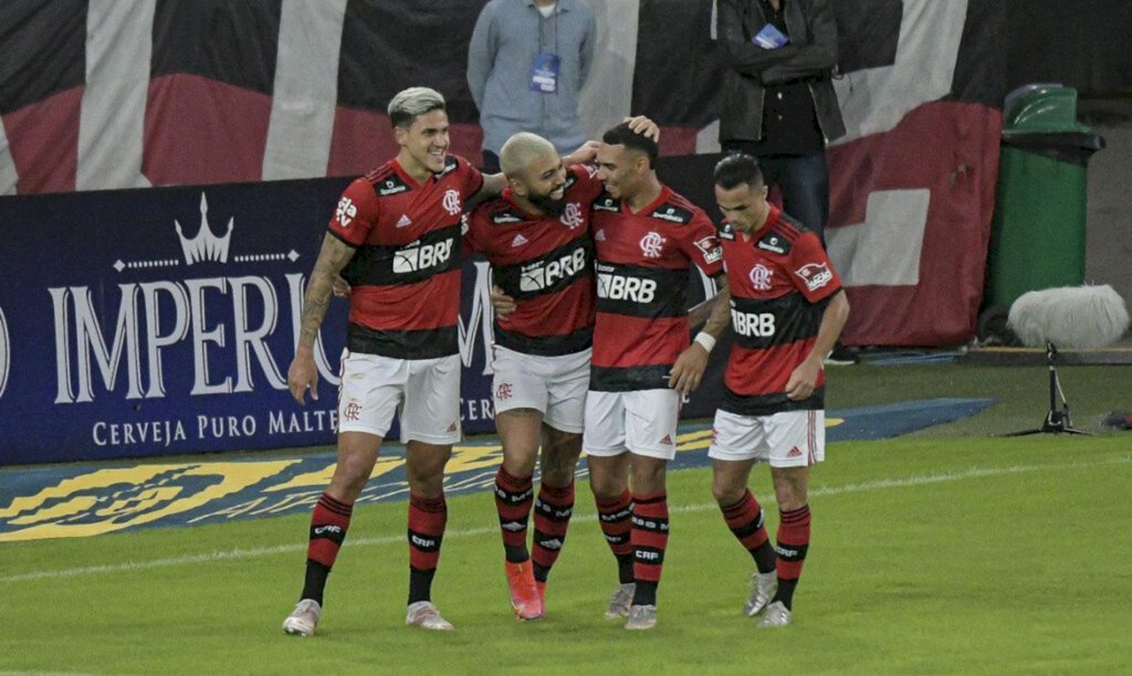 Flamengo goleia Volta Redonda e se classifica para a final do Carioca