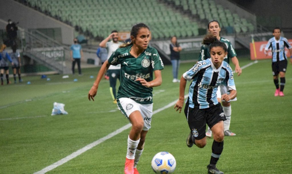 Palmeiras goleia Grêmio e assume liderança do Brasileiro Feminino