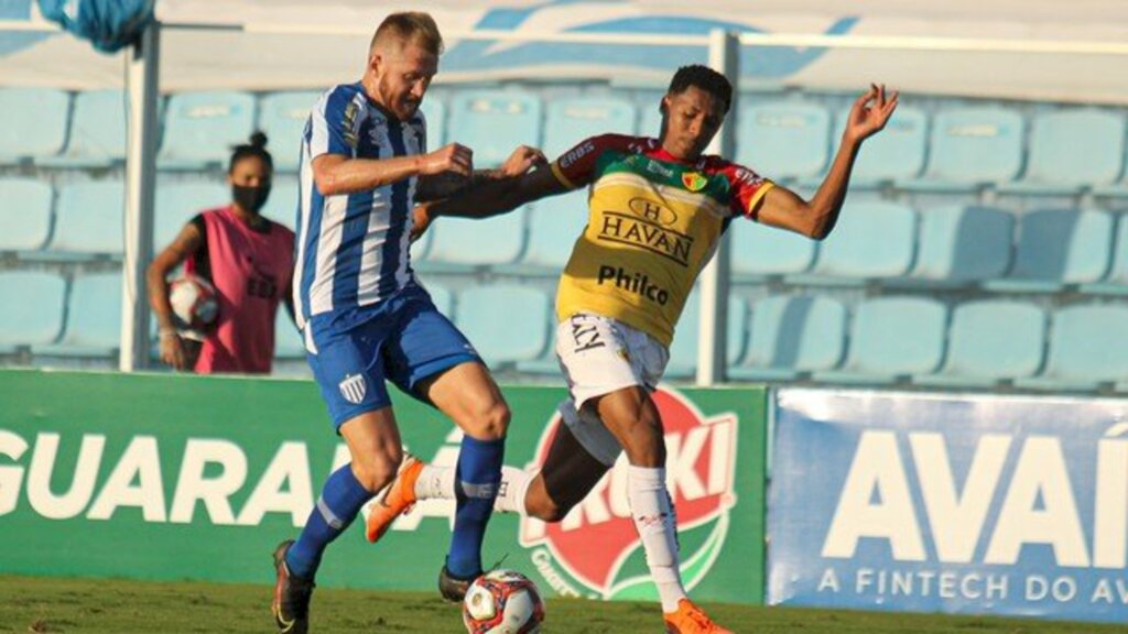 Avaí e Brusque empatam sem gols no jogo de ida das semifinais do Catarinense