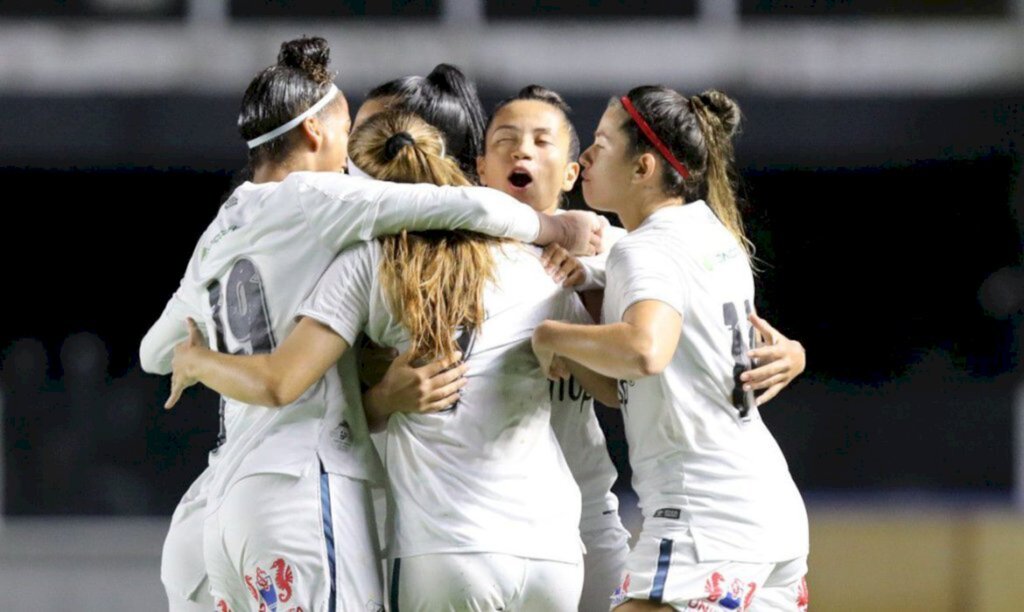 Santos atropela Napoli no Brasileiro Feminino