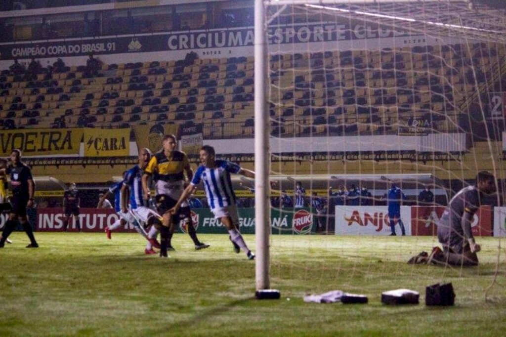 Avaí vence o Criciúma no Heriberto Hulse e avança no Estadual