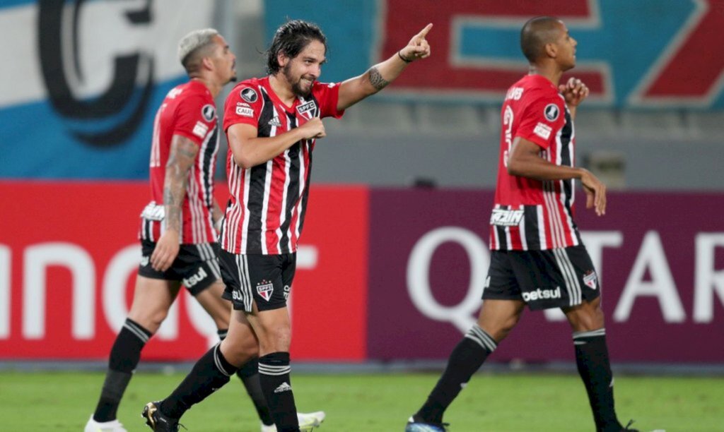 Libertadores: São Paulo vence fácil e Flamengo vira na Argentina