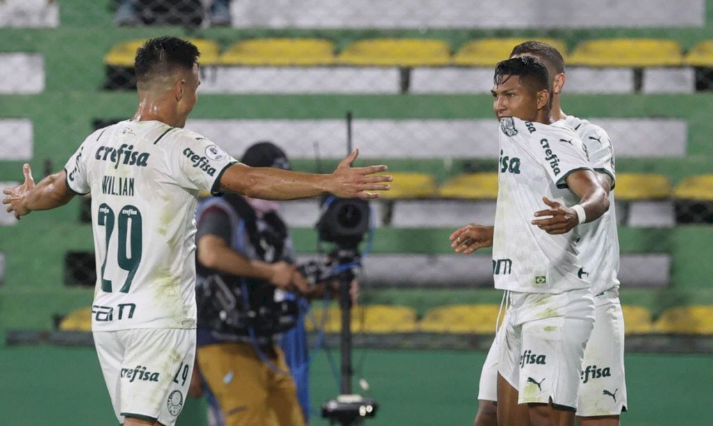 Palmeiras vence Defensa y Justicia por 2 a 1