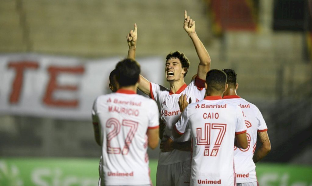 Inter vence Brasil de Pelotas e segue na liderança do Gauchão