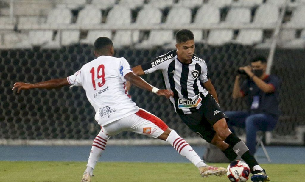 Botafogo e Bangu empatam sem gols pelo Carioca