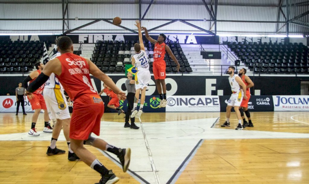 Blackstar/Unisociesc vence Vila Nova/AEGB pelo Brasileiro de basquete