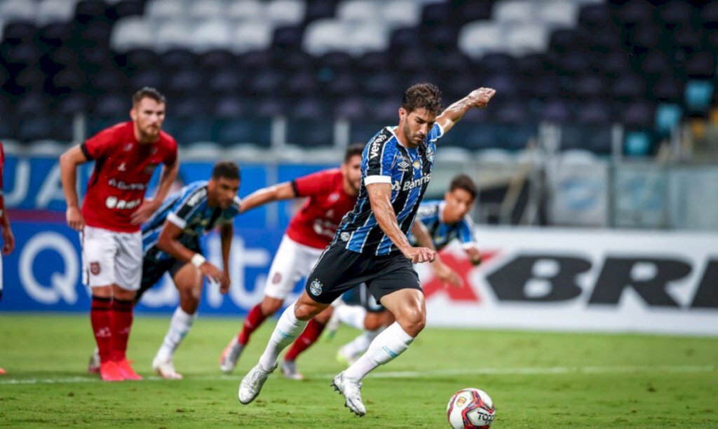 Com time alternativo, Grêmio goleia Brasil de Pelotas