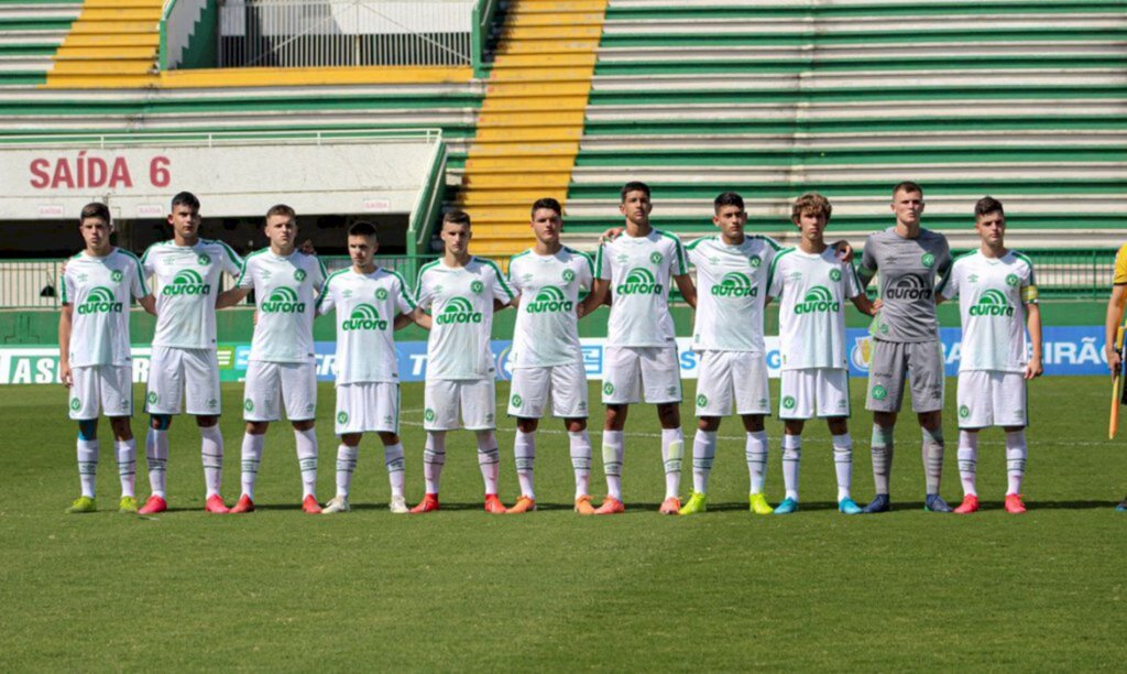 Chapecoense interrompe atividades da base após avanço da covid-19