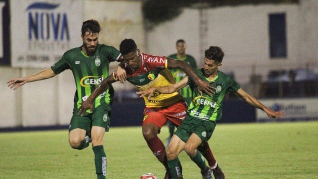 Brusque vence o Metropolitano e assume a liderança do Campeonato Catarinense