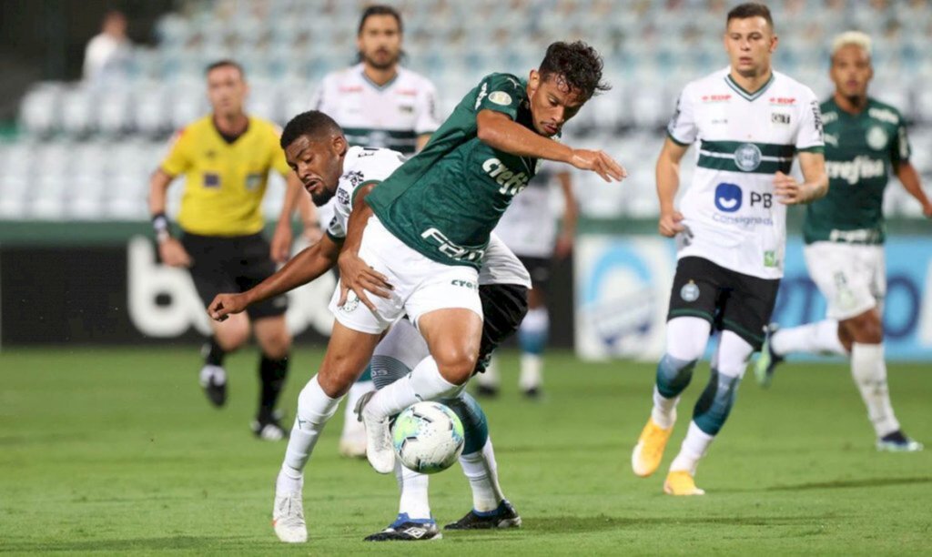 Brasileiro: mesmo rebaixado, Coritiba derrota Palmeiras