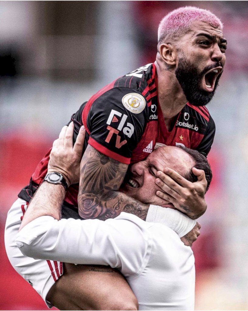 Flamengo vence Corinthians e terá final antecipada com Inter