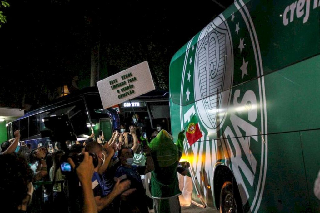 Bruno Escolástico - Em voo fretado e de terno especial, Palmeiras viaja para o Mundial de Clubes