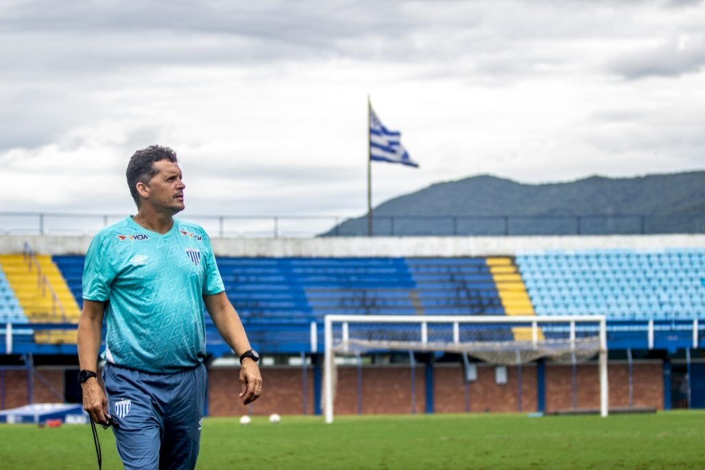 Leandro Boeira/Avaí F. C. - Claudinei Oliveira comandou o trabalho tático e técnico no gramado da Ressacada