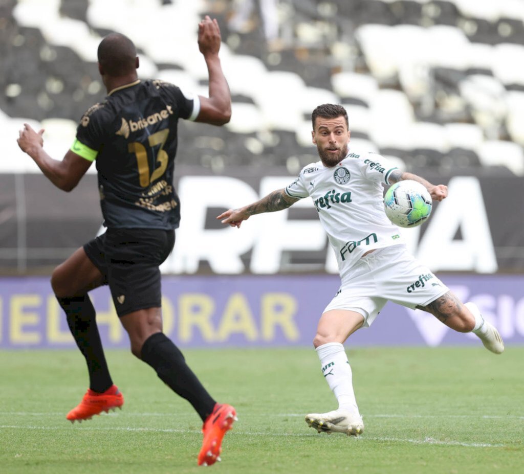 Foto: Cesar Greco - Lucas Lima, em jogo contra a equipe do Ceará, na arena Castelão.