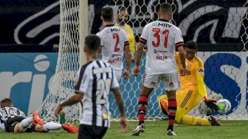 Impiedoso no contra-ataque, Atlético-MG goleia o Flamengo no Mineirão