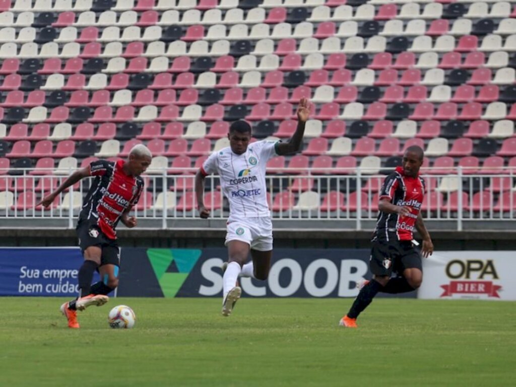 Marcílio vence o JEC por 3 a 1 e é líder da Copa SC