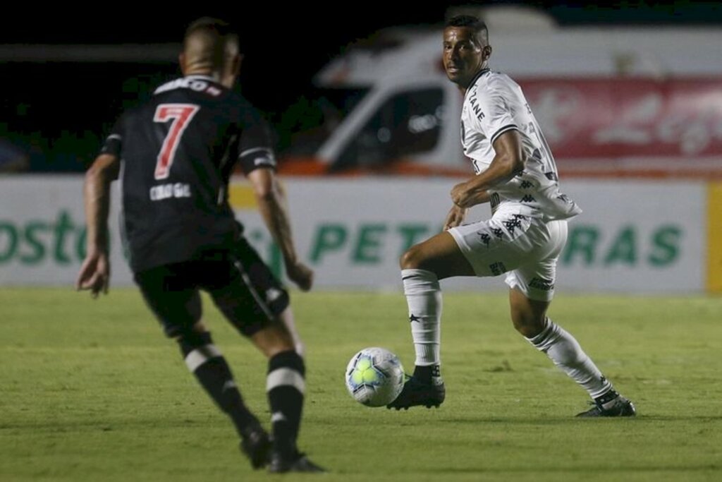 Vasco bate Botafogo em clássico e deixa a zona de rebaixamento