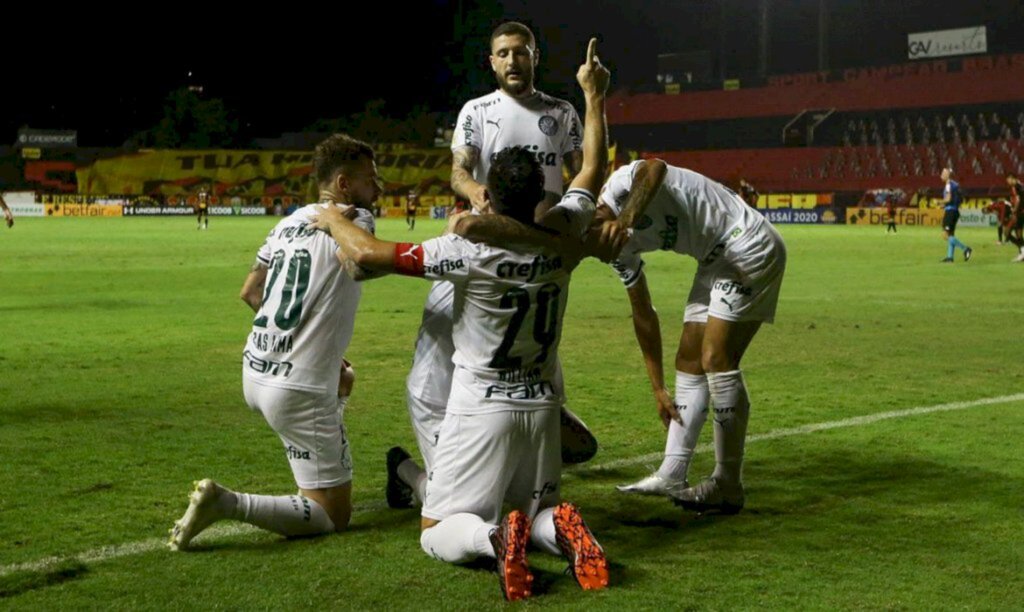 Palmeiras bate o Sport na Ilha do Retiro