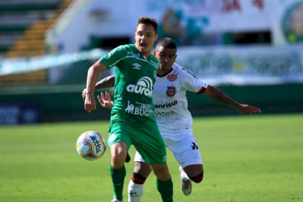 Chapecoense empata com o Brasil de Pelotas e perde a liderança da Série B