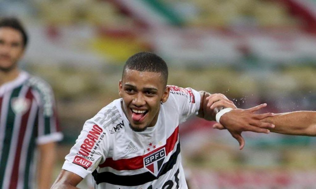 São Paulo derrota Fluminense no Maracanã